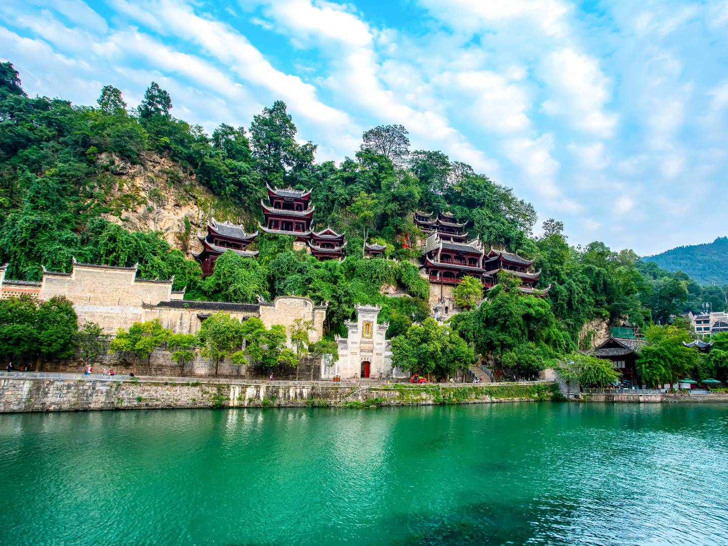 貴州省經(jīng)典十日游 （貴陽、梵凈山、百里杜鵑、興義、荔波、鎮(zhèn)遠、千戶苗寨）